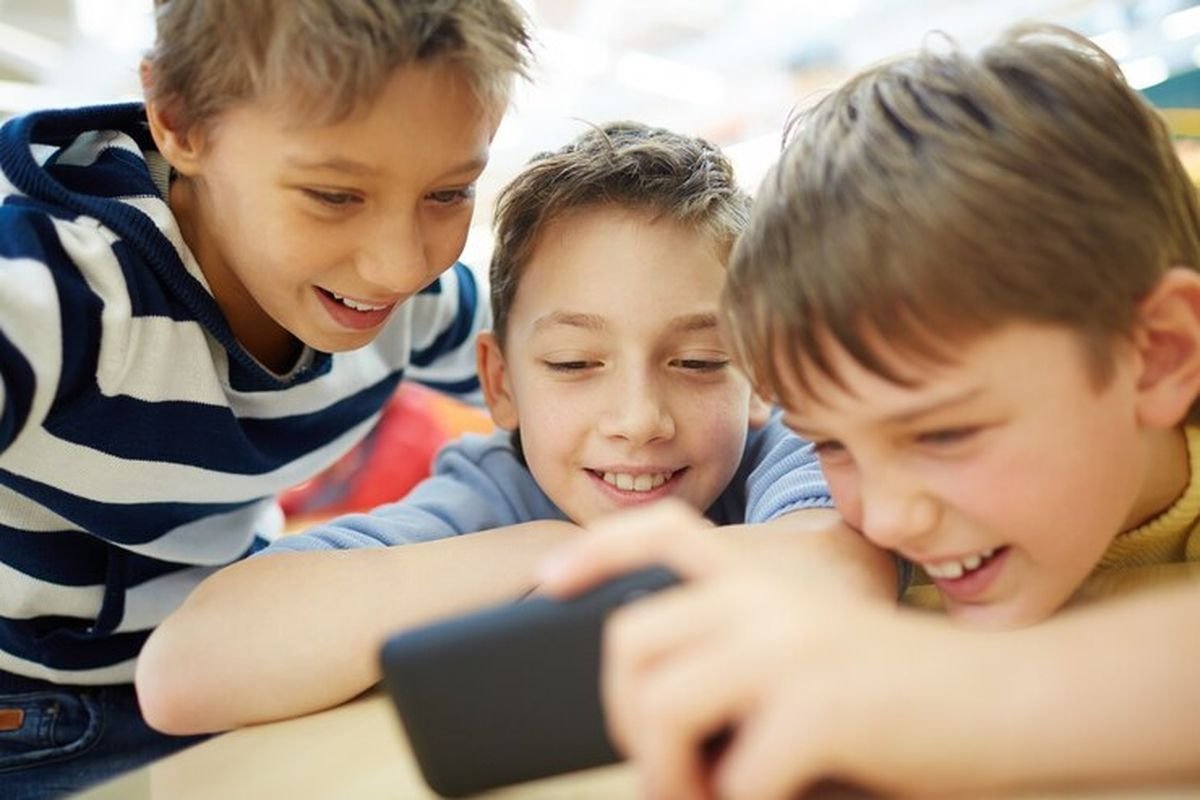 Mengapa Anak Mudah Kecanduan Gadget? 4 Alasan Psikiater yang Perlu Orang Tua Tahu