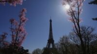 Eiffel Padam, Dunia Berduka atas Wafatnya Paus Fransiskus