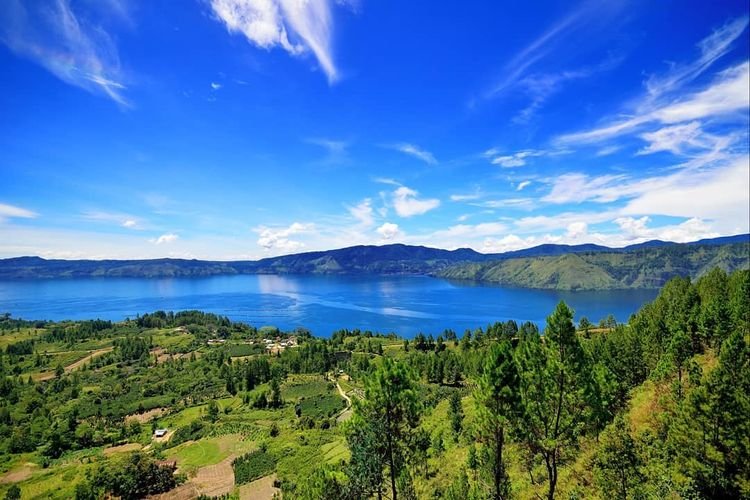 Liburan Seru ke Pulau Samosir: Rute Darat dan Kapal yang Bisa Kamu Tempuh