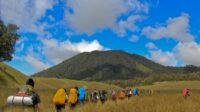 Menaklukkan Keindahan Bromo: Panduan Lengkap Trekking untuk Pemula dan Profesional